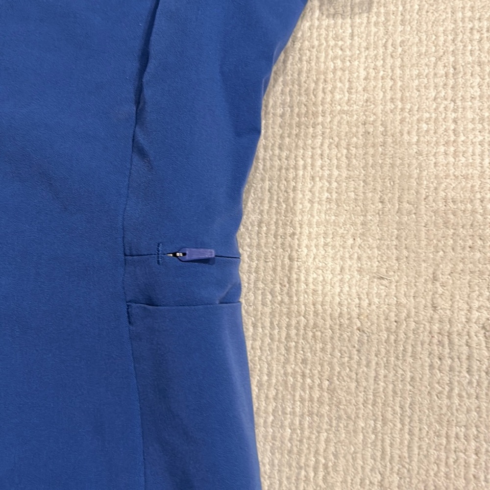 Figs scrub top